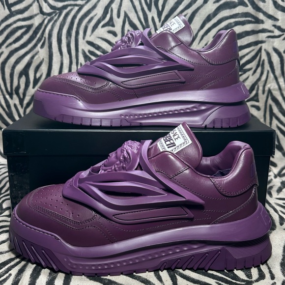 Versace - Picture 3 of 7